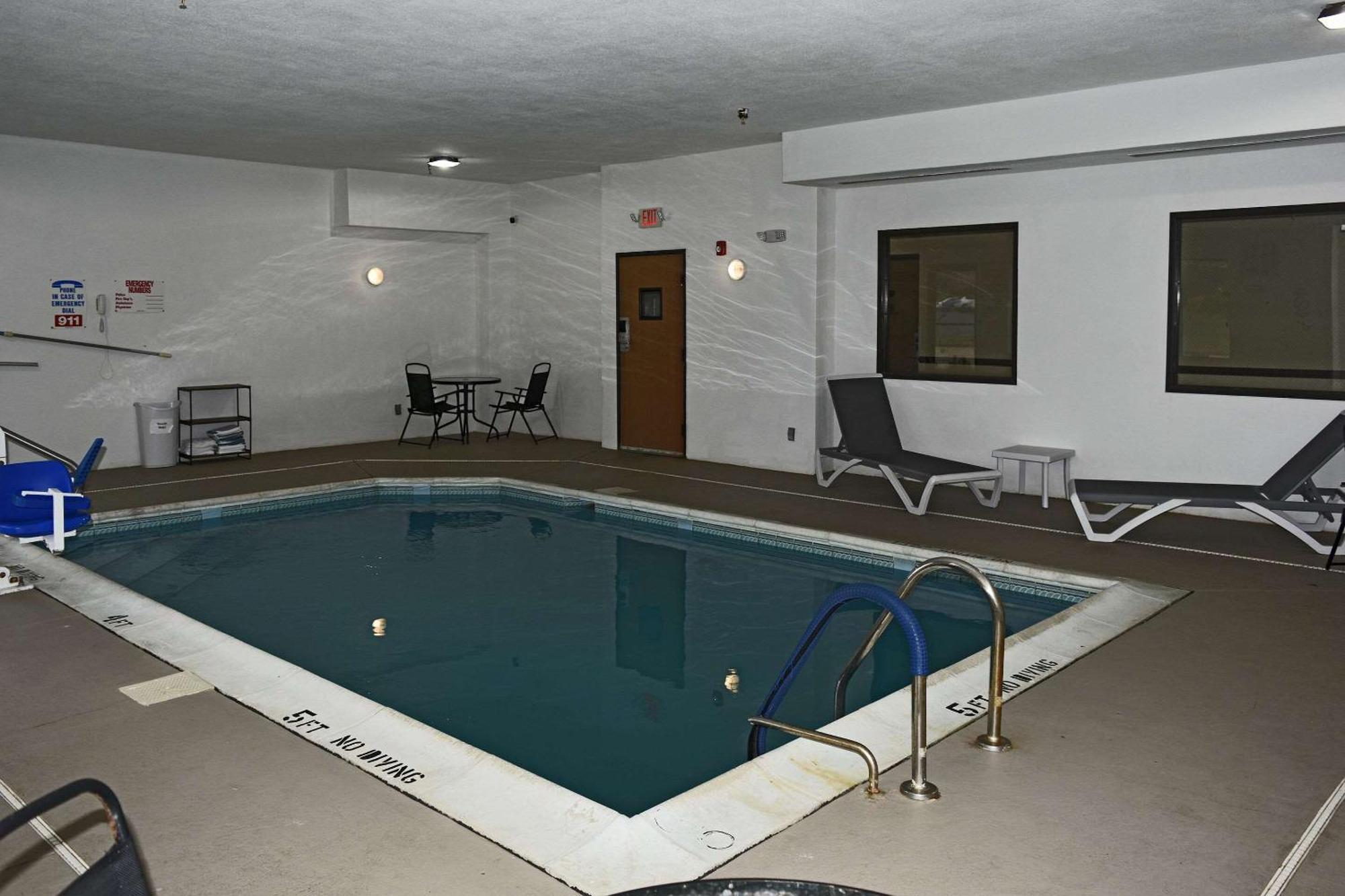 Quality Inn & Suites Brooks Louisville South Exterior photo